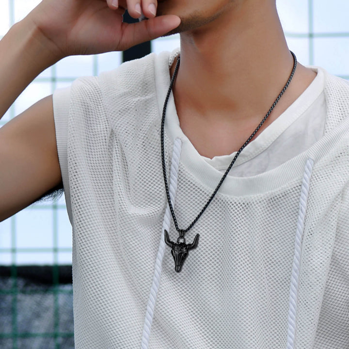 Flash Sale Satanic Bull Cow Skull Necklace with Invert Pentagram for Men